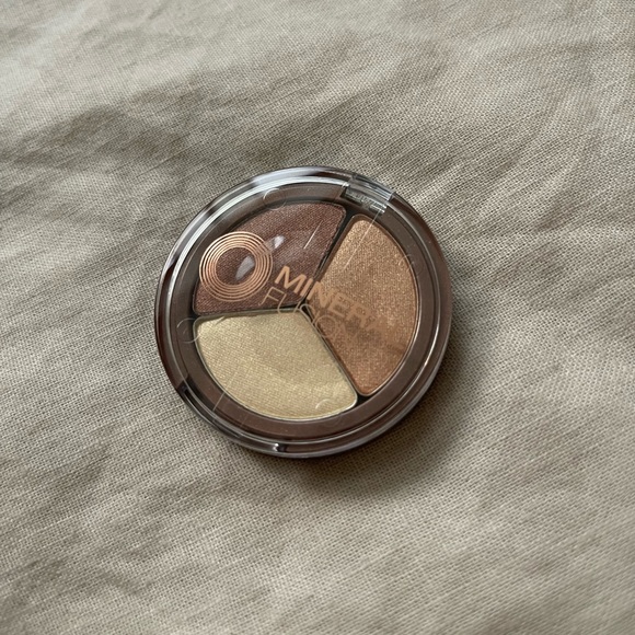 MINERAL FUSION® Eye Shadow Trio (color STUNNING) - Picture 4 of 6
